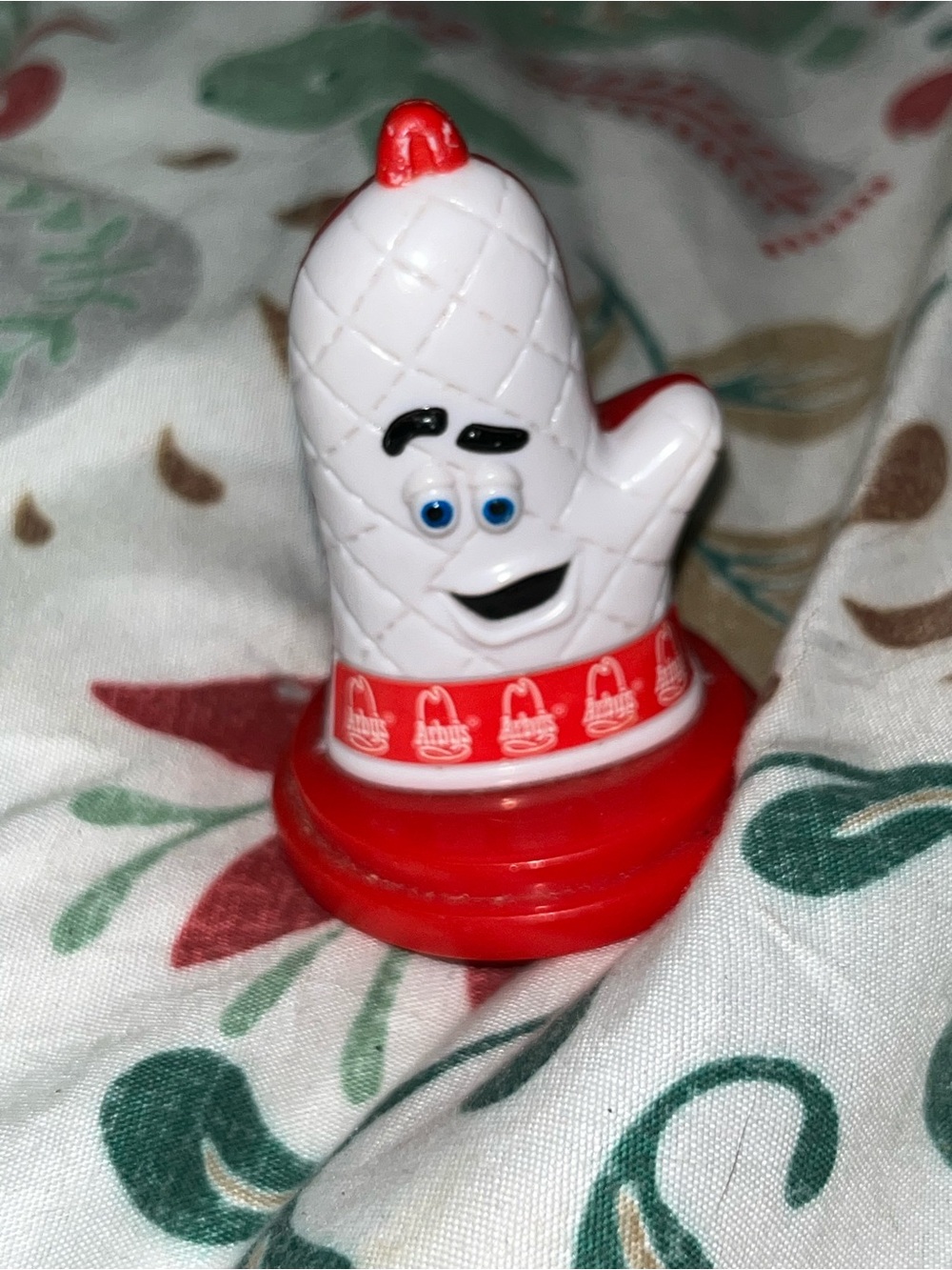 Vintage 2003 Arbys Oven Mitt Kids Meal Wobble Toy Magnetic 2"